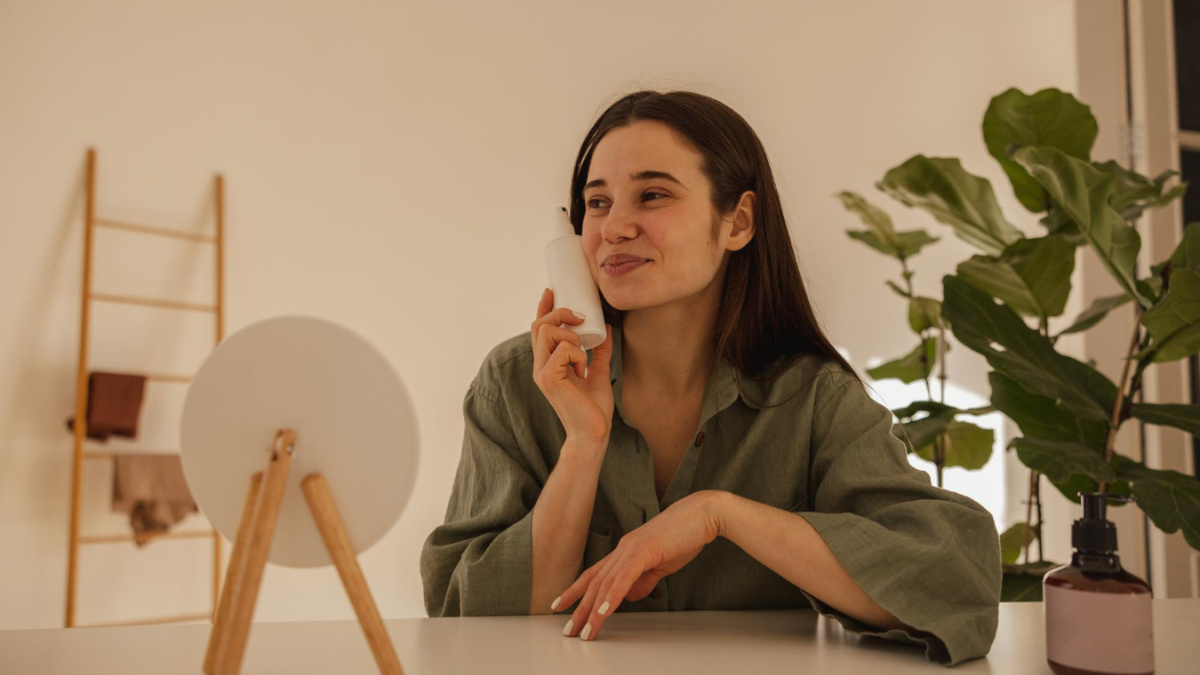 clean girl aesthetic 2026 with glowing skin and minimal makeup look