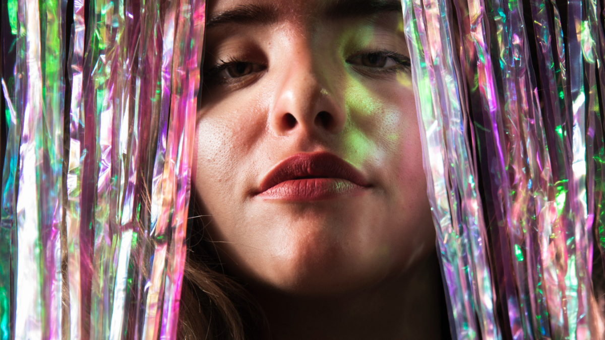 glitter makeup and body shimmer oil trend 2026