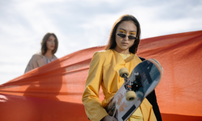 Neutral minimalist outfit vs colorful maximalist fashion styling concept