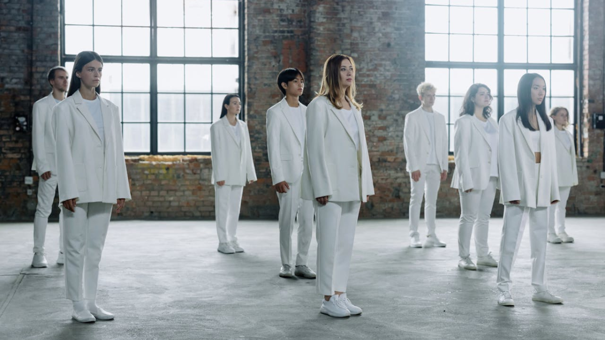 Lifestyle trends 2026 showing balance between minimalism and maximalism