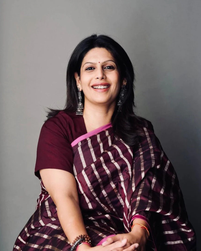 Elegant news anchor in saree
