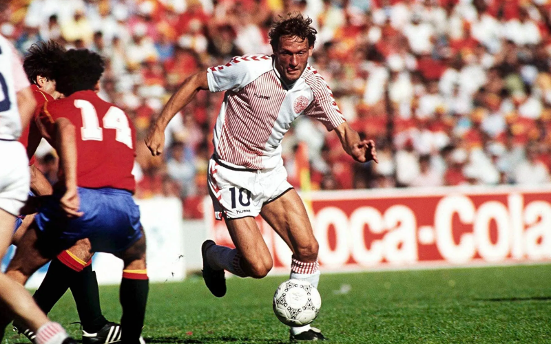 Denmark 1986 red and white retro football jersey